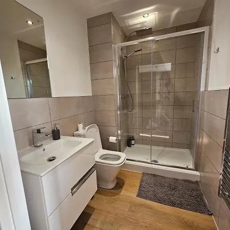 Brand New Trafford Apartment Manchester Exterior photo