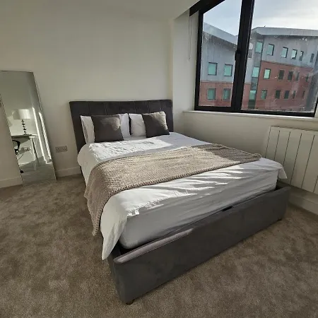 Brand New Trafford Apartment Manchester Exterior photo