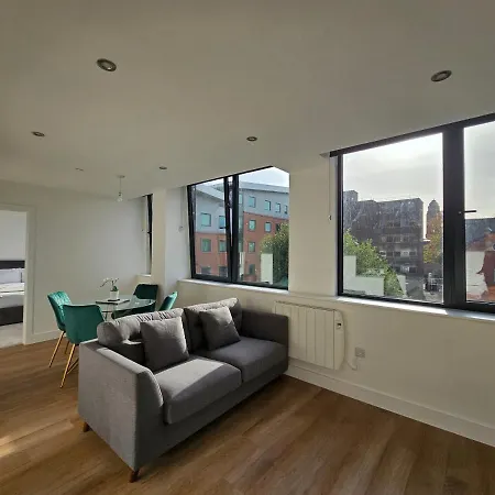 Brand New Trafford Apartment Manchester Exterior photo
